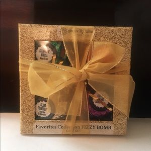 NWT Bath Bomb Set + FREE GIFT 🎁